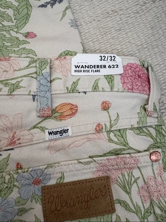 NWT Wrangler wanderer 622 high rise flare floral Jean - Picture 9 of 10